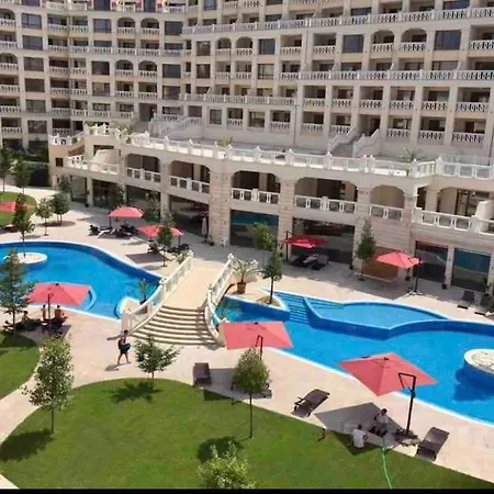 South Bay Family With 2 Parking Spaces * Varna